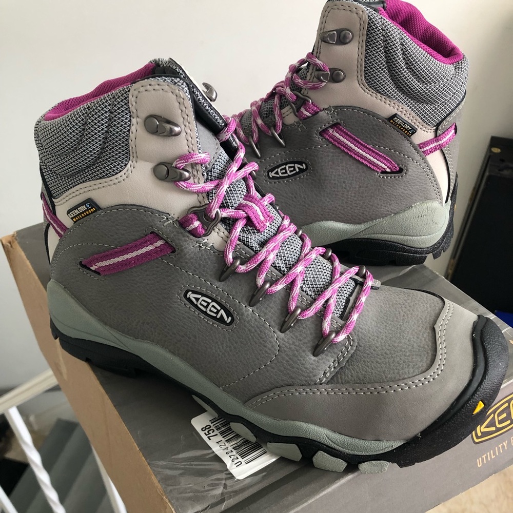 Steel toe boots